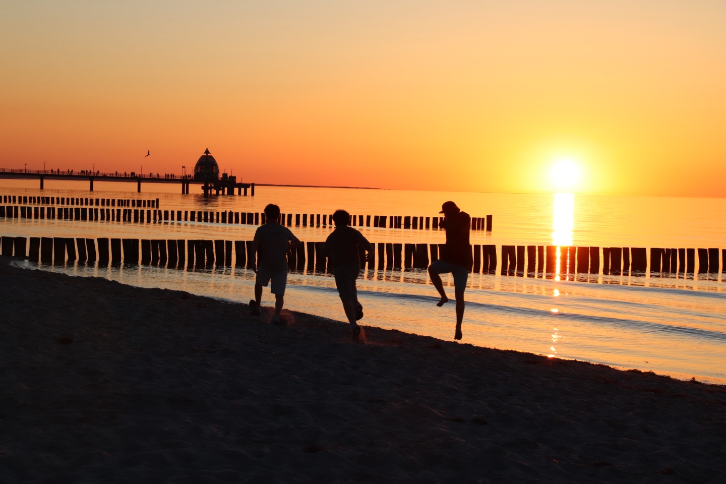 Gemeinsame Zeit am Strand von Fischland-Darß-Zingst
